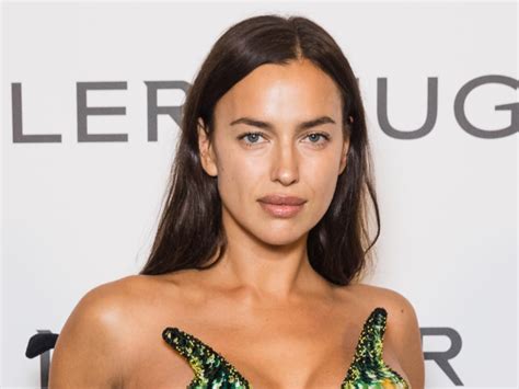 irina shayk nue|Irina Shayk Embraces Nude Body in i